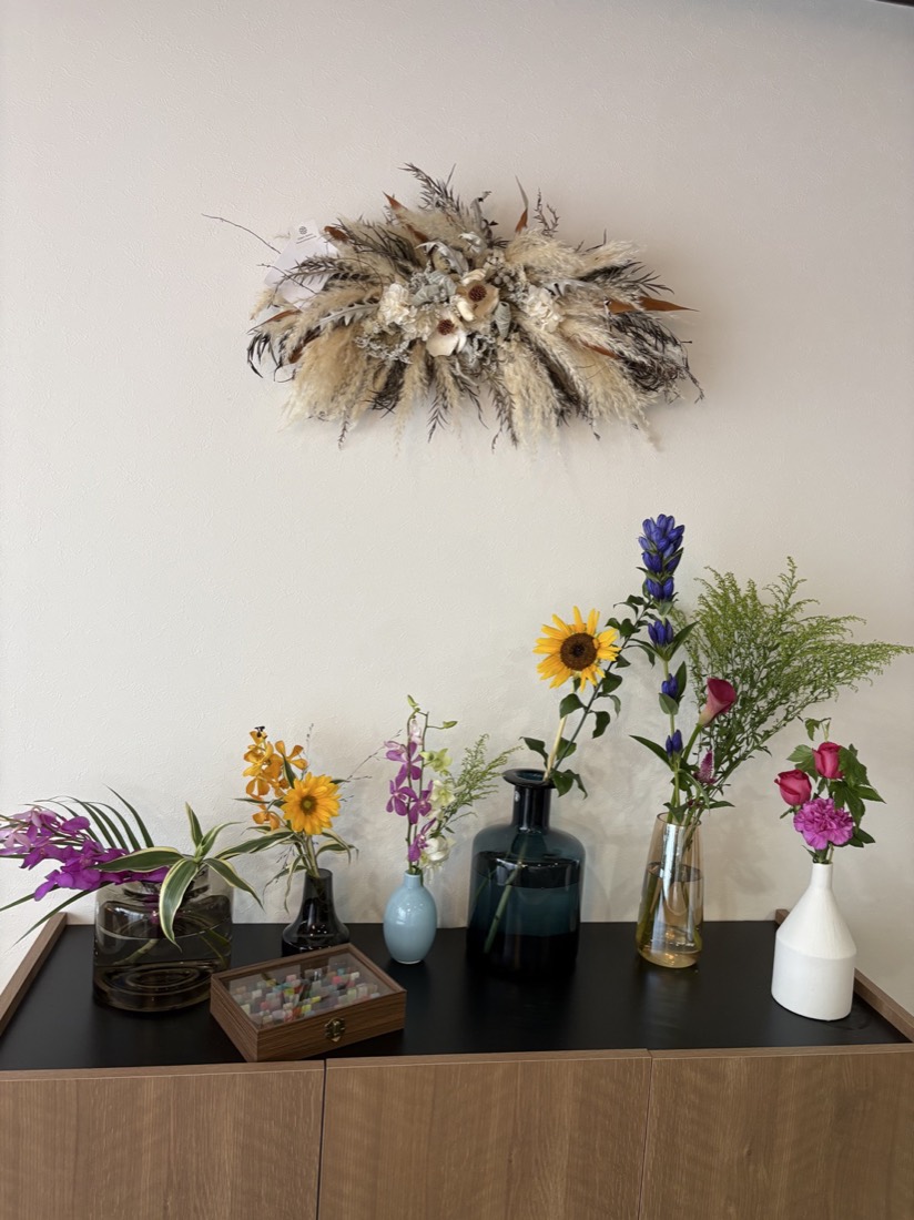 店内に飾られた季節の花
